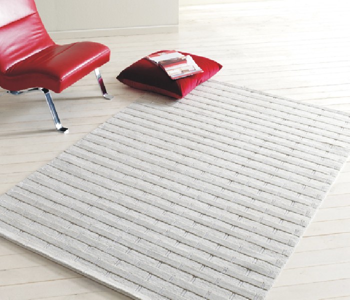 Det er mer å tenke på enn man tror. Teppet må være kaldt, det må ikke bli for vått, og det skal ikke ristes. (Foto: Musum Interiør)