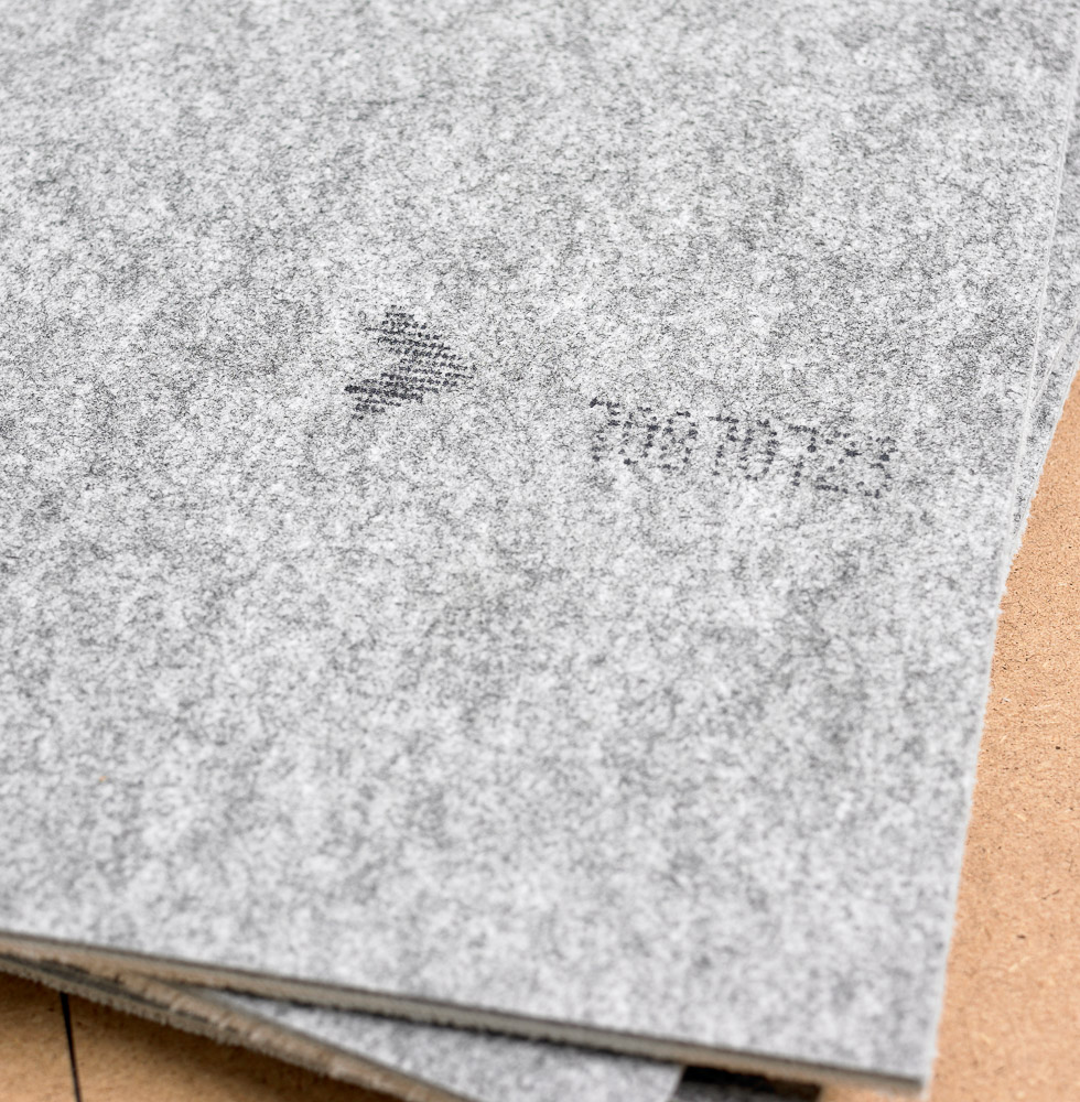 bakside av teppeflis