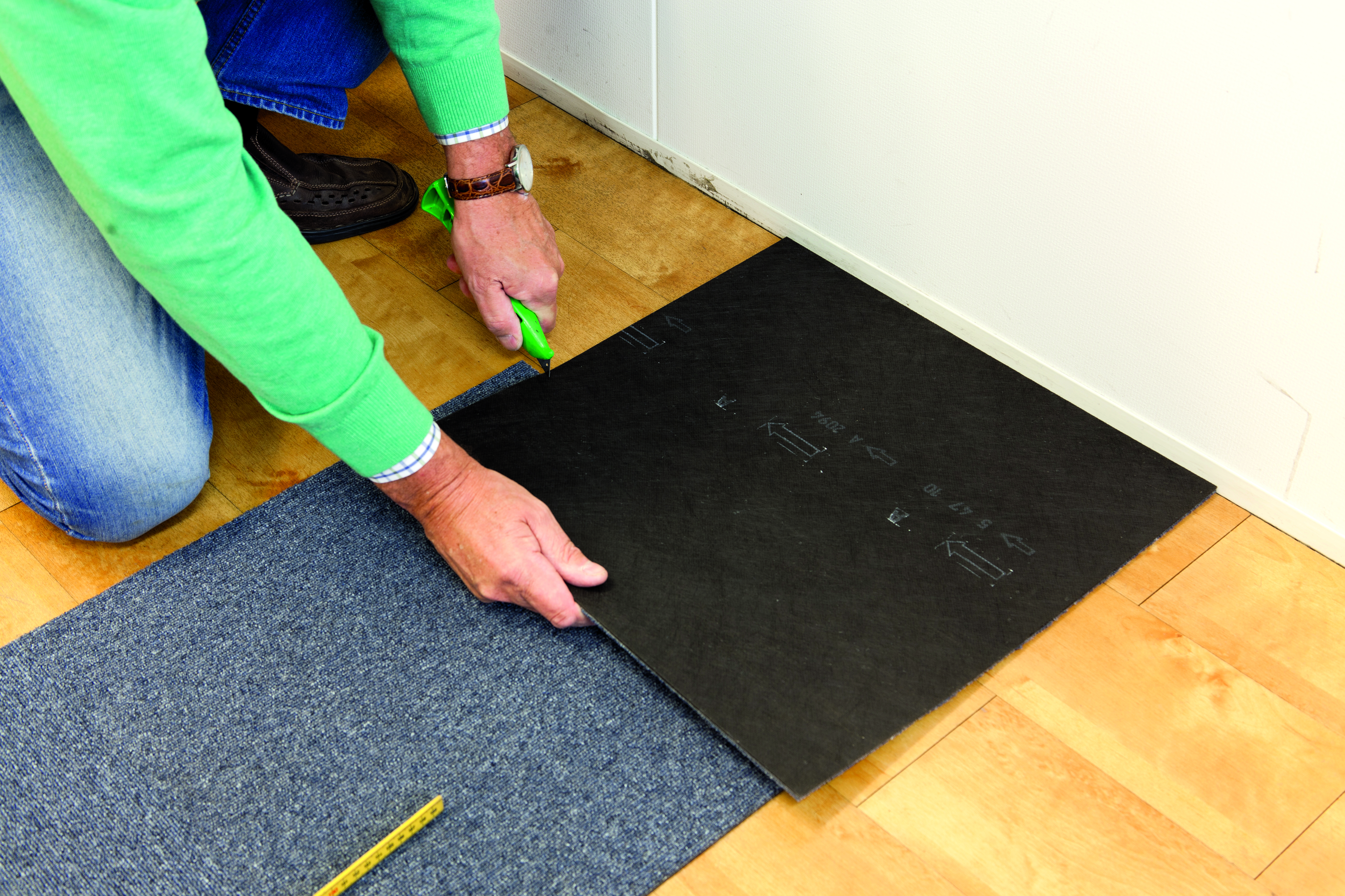 Legging av teppefliser