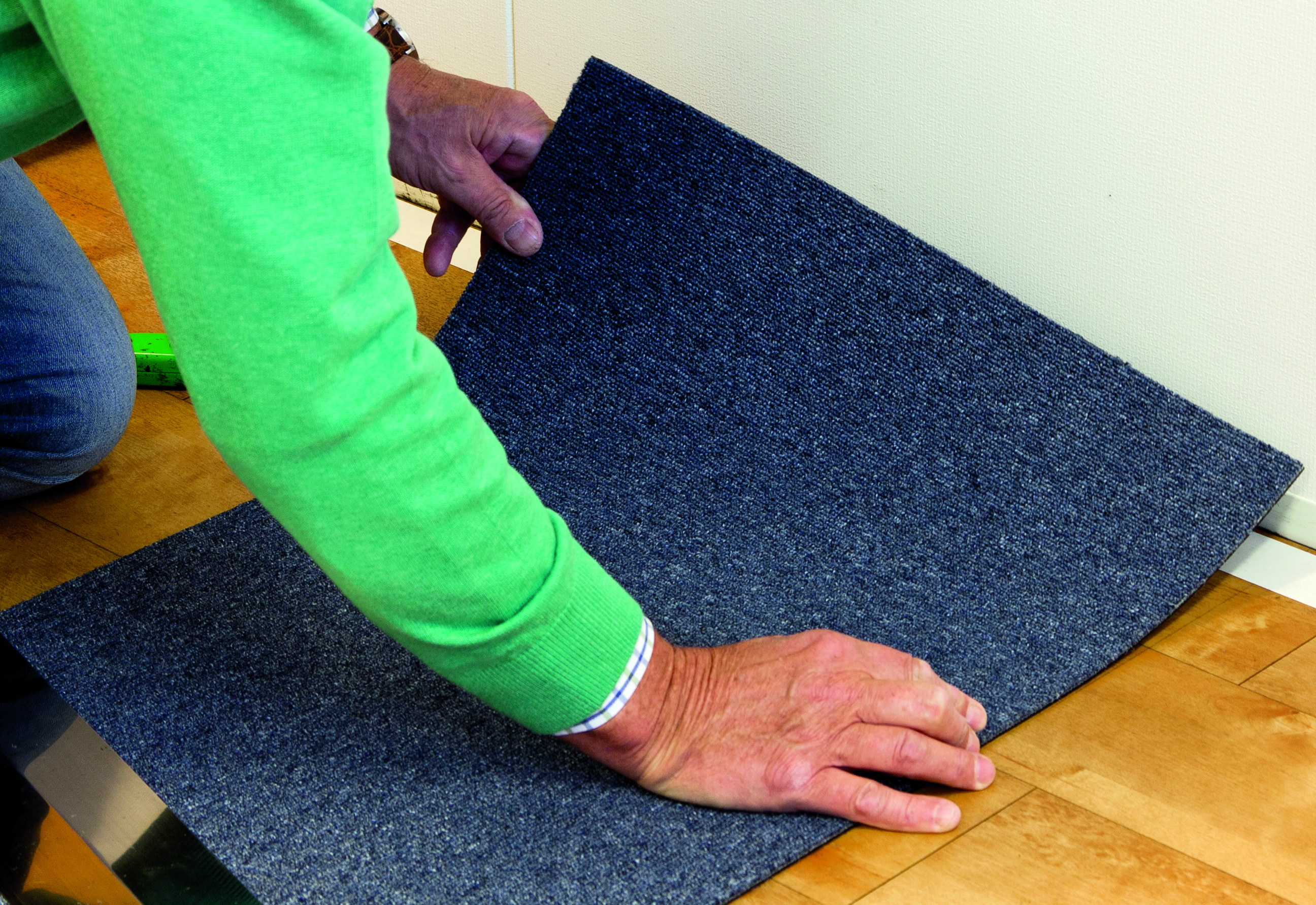 Legging av teppefliser