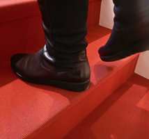 TRAPP: Vær spesielt obs ved valg av teppe i trapp og sats på tepper med god slitestyrke. Jo tettere og lavere luv, jo mer tråkk tåler teppet. Teppet her er fra Danfloor. (Foto: Bjørg Owren/ifi.no)
