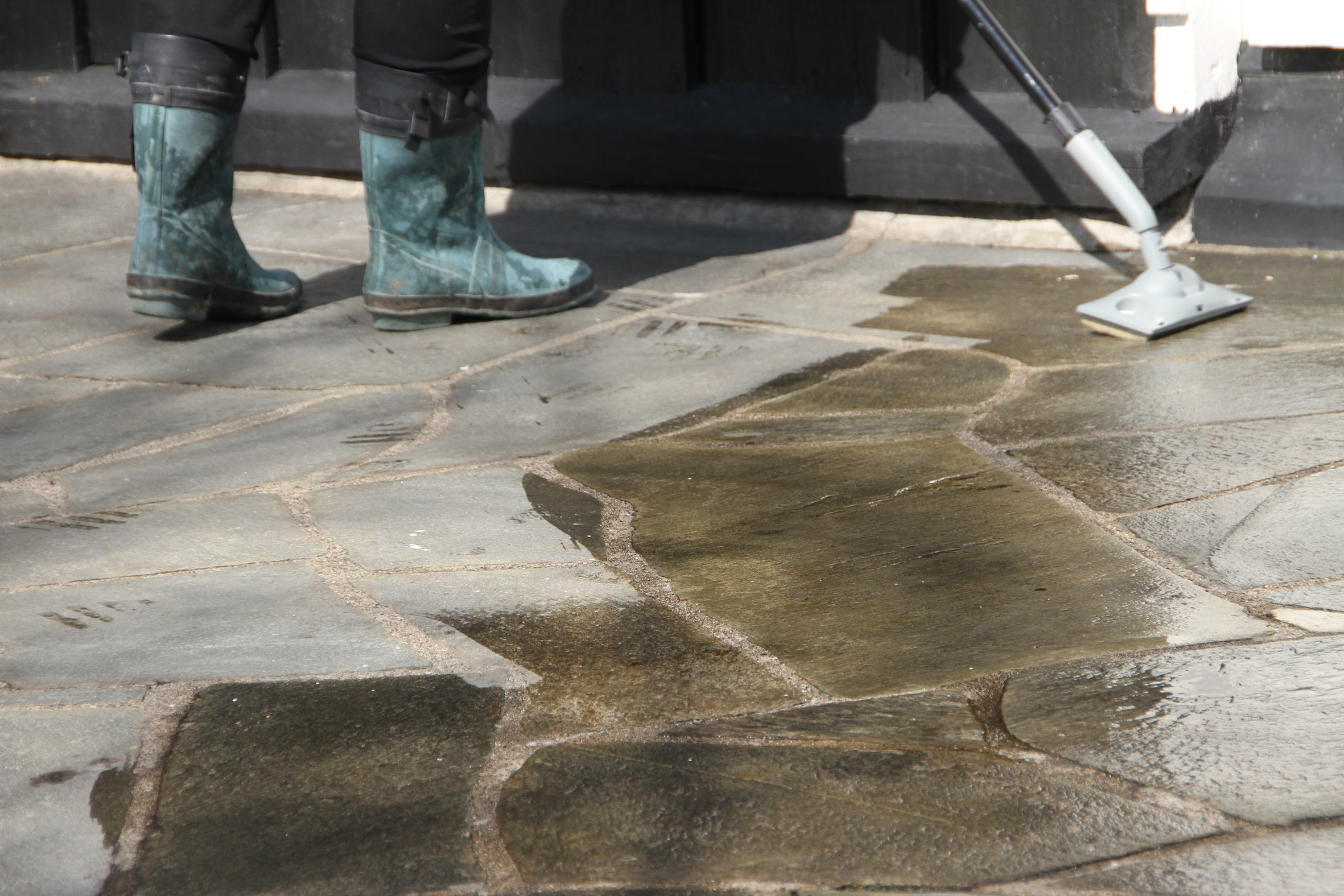 Husk å vaske steinterrassen