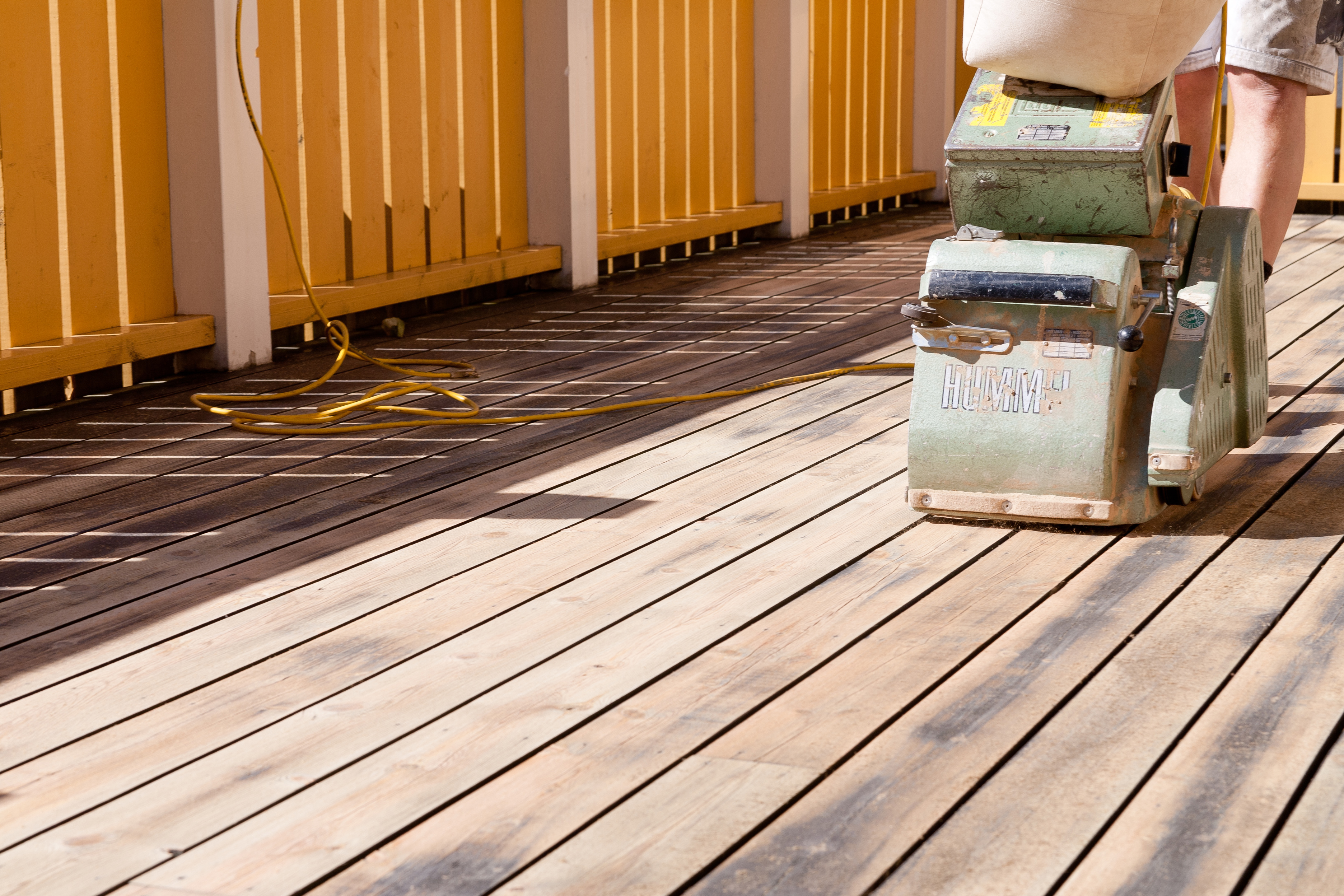 Terrassebordene bør nullstilles med sliping og rens annenhver gang de skal behandles.