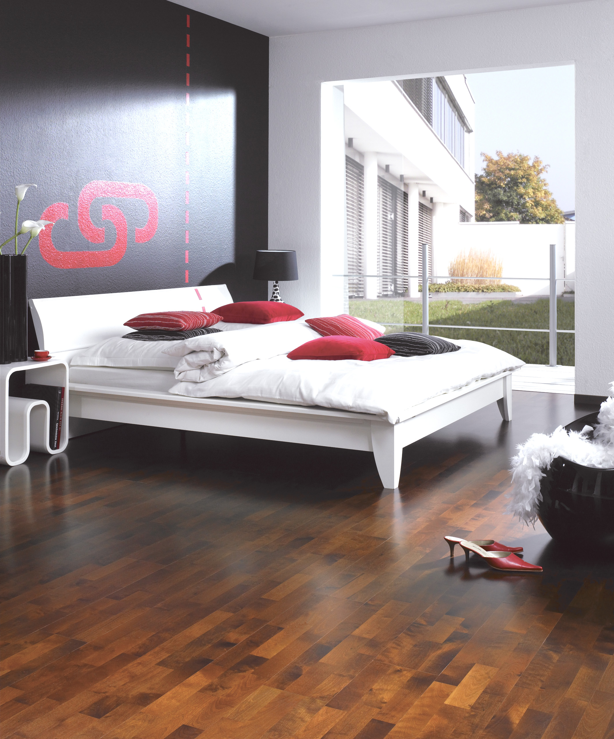 Gjennomfarget erstatter eksotisk parkett