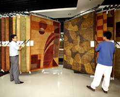 Et moderne showrom med tepper i moderne farger og mønstre.