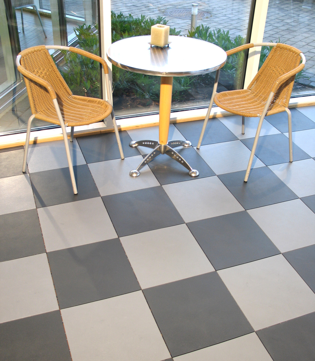 Fliser av plast - inne og ute