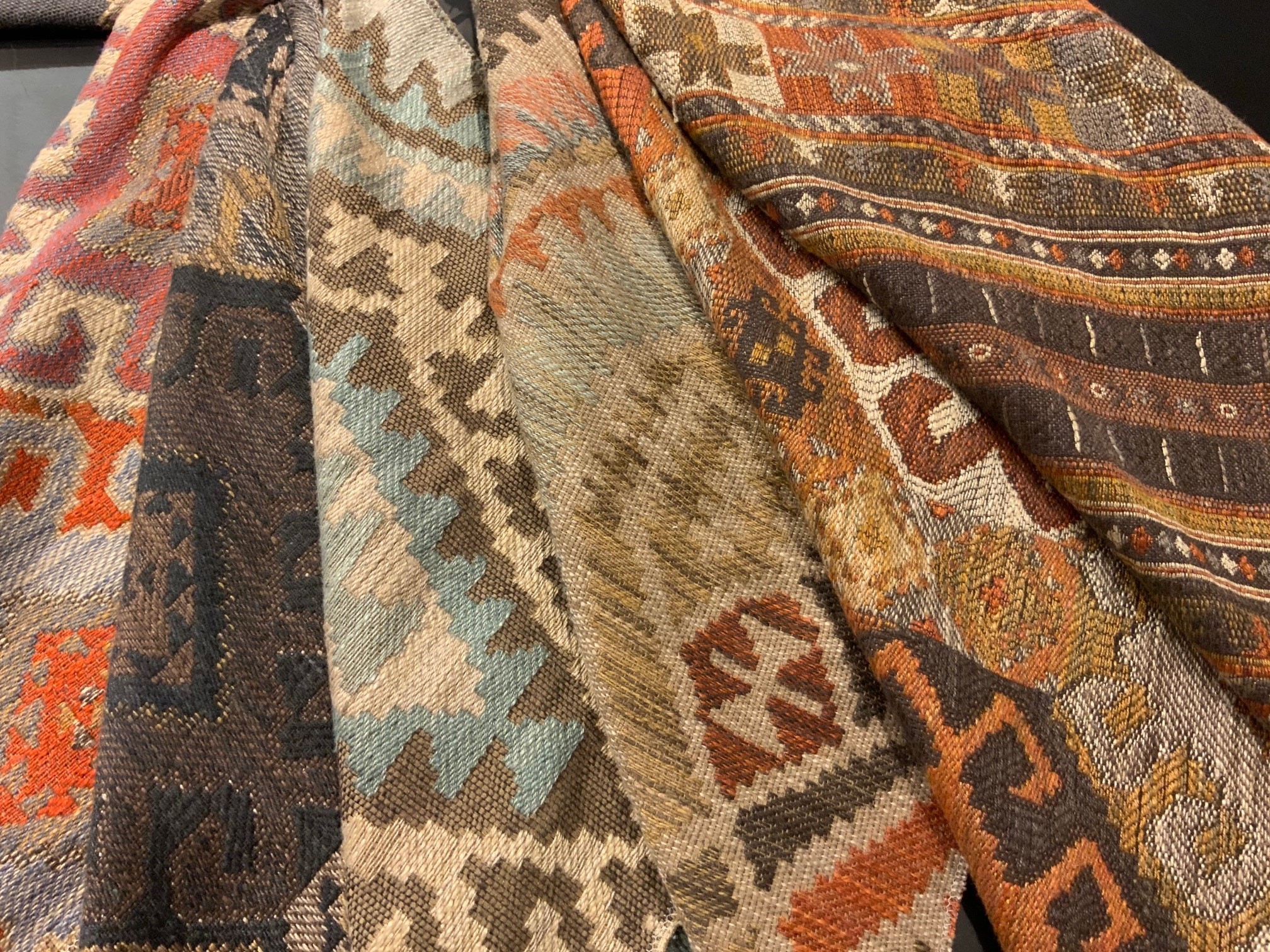 Tekstiler med kelim-mønster