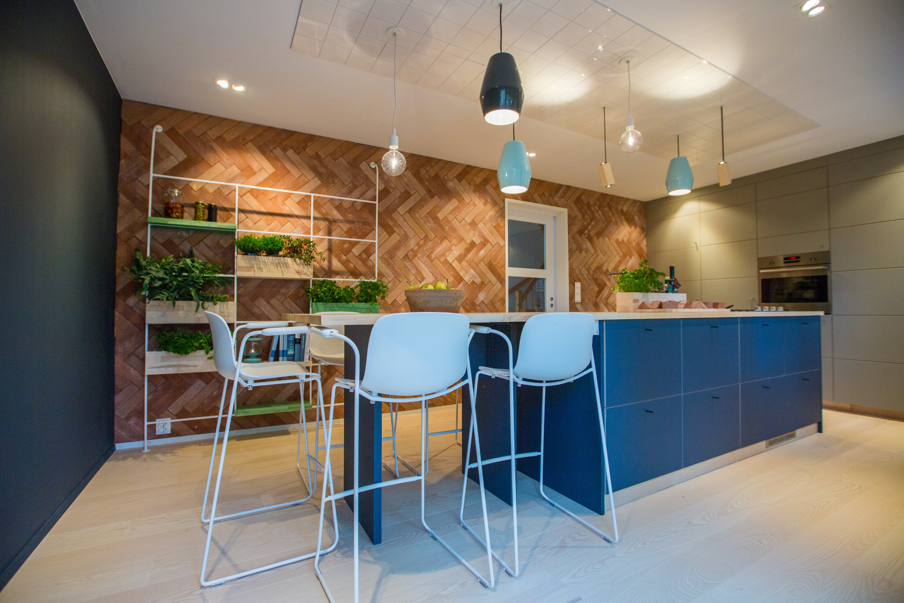 Annerledes møbeltopp med linoleum