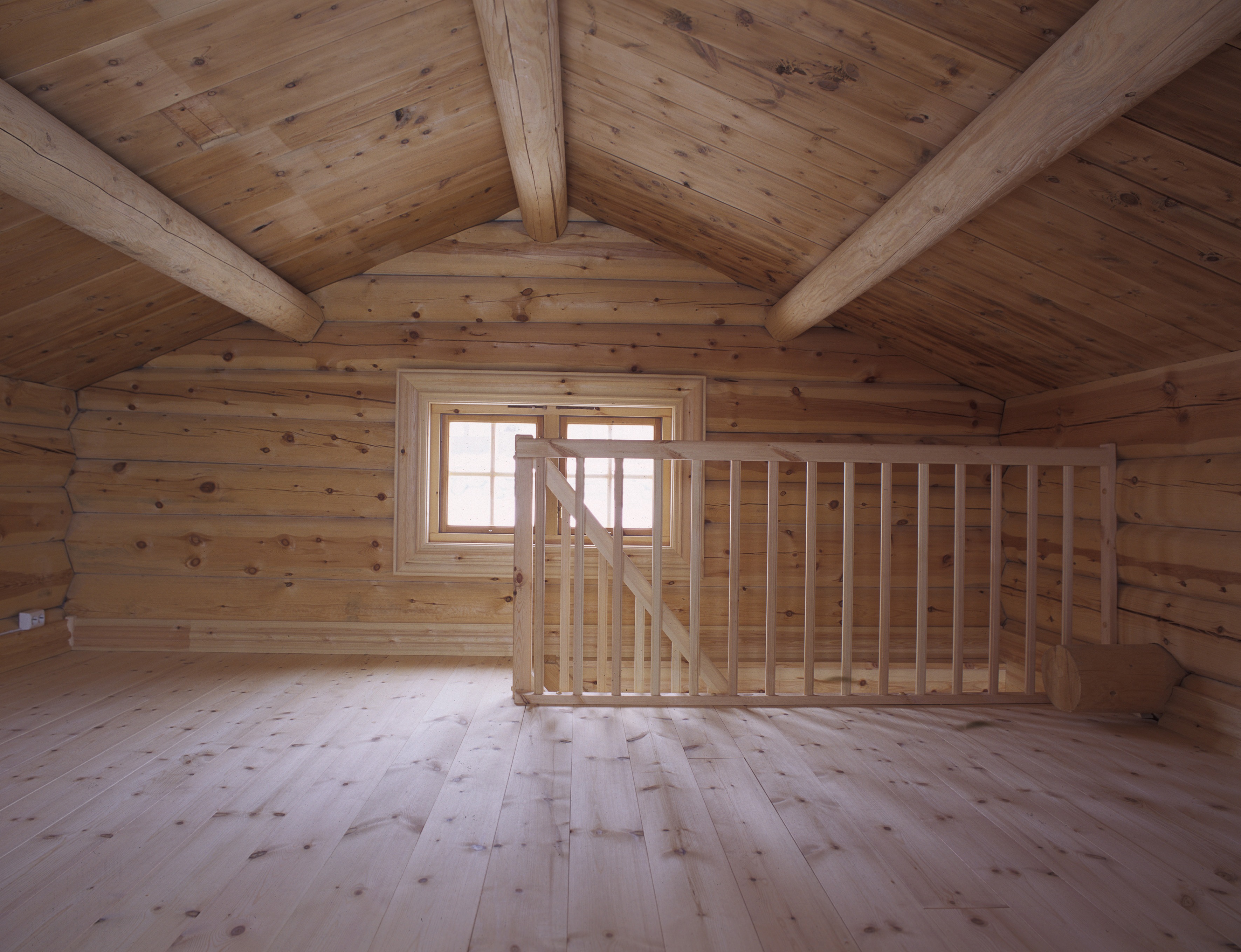 Rens av gamle tømmervegger