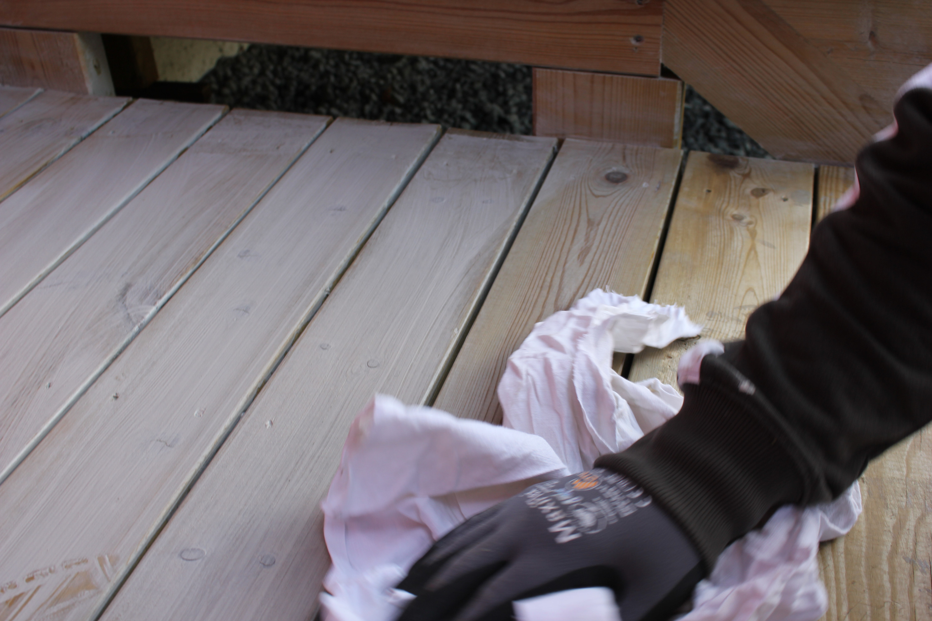 Slik oljer du terrassen