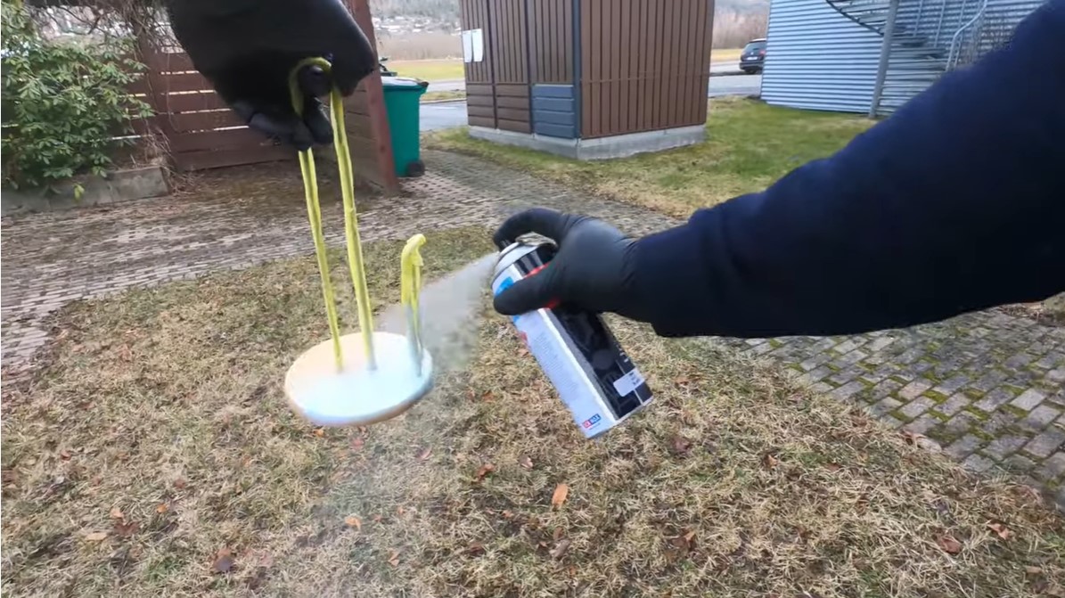 Slik blir tørkerullholderen ny med Quick Bengalack