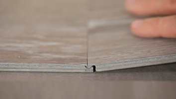 TØRT: Klikk-vinyl kan brukes innendørs i alle tørre rom, og fungerer sammen med gulvvarme. Det er bare å klikke bordene sammen, og du har nytt gulv på null komma niks! Her er Starfloor Click fra Tarkett. (Foto: Tarkett)