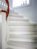 <b>GELENDER:</b> En trapp med gelender er trygg. Der holder du deg fast. (Foto: Frode Larsen/ifi.no)<br/><a href='https://www.ifi.no//mange-navn-i-trappen'>Klikk her for å åpne artikkelen: Mange navn i trappen</a>