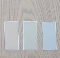 GULV: Husk å sammenlign veggfargene med gulvet. Selv et lyst tregulv har mye farge som påvirker de lyse fargene på veggen. 