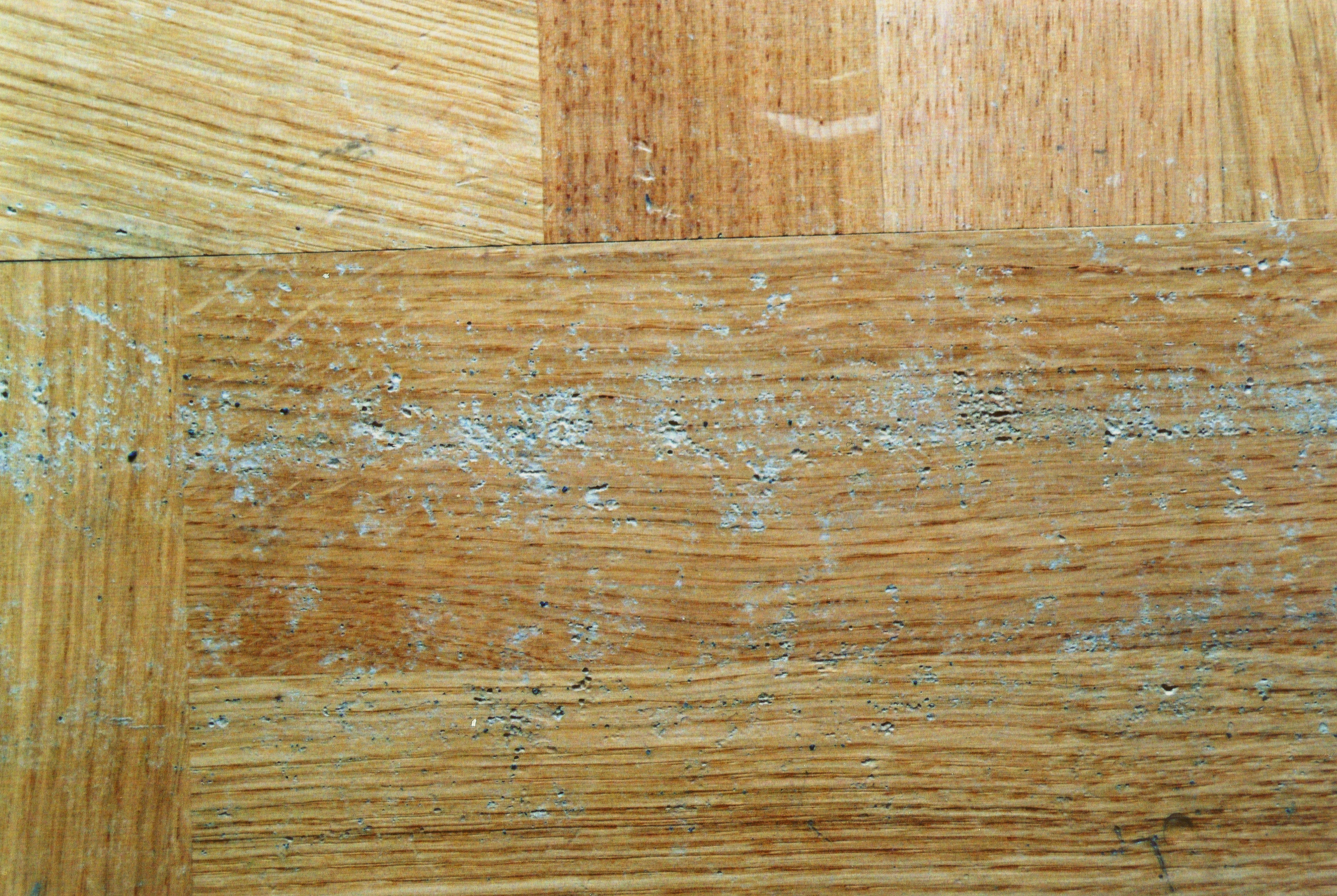 Flekkvis reparering av lakkert parkett