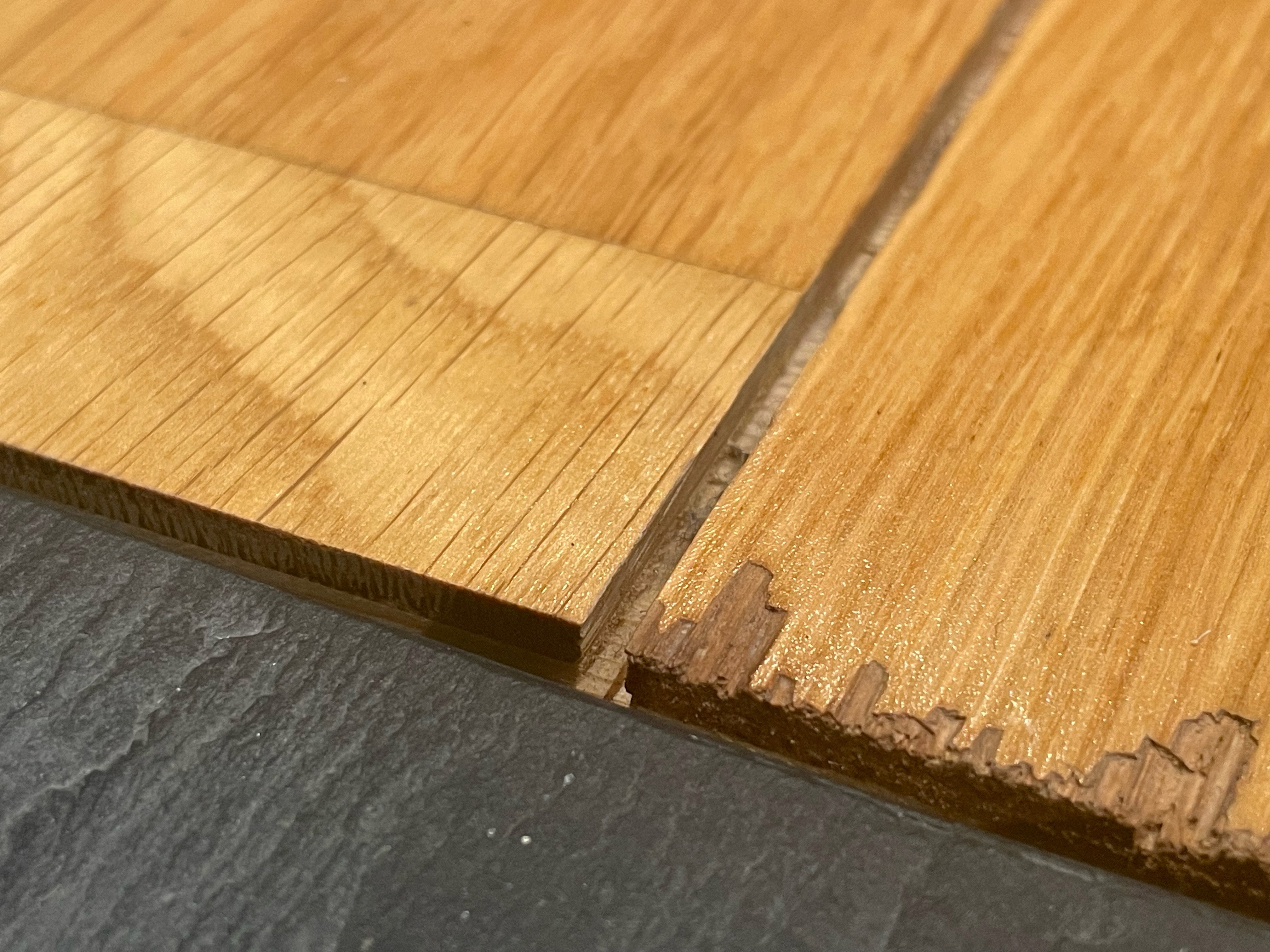 Når luftfuktigheten faller, reagerer gulvet