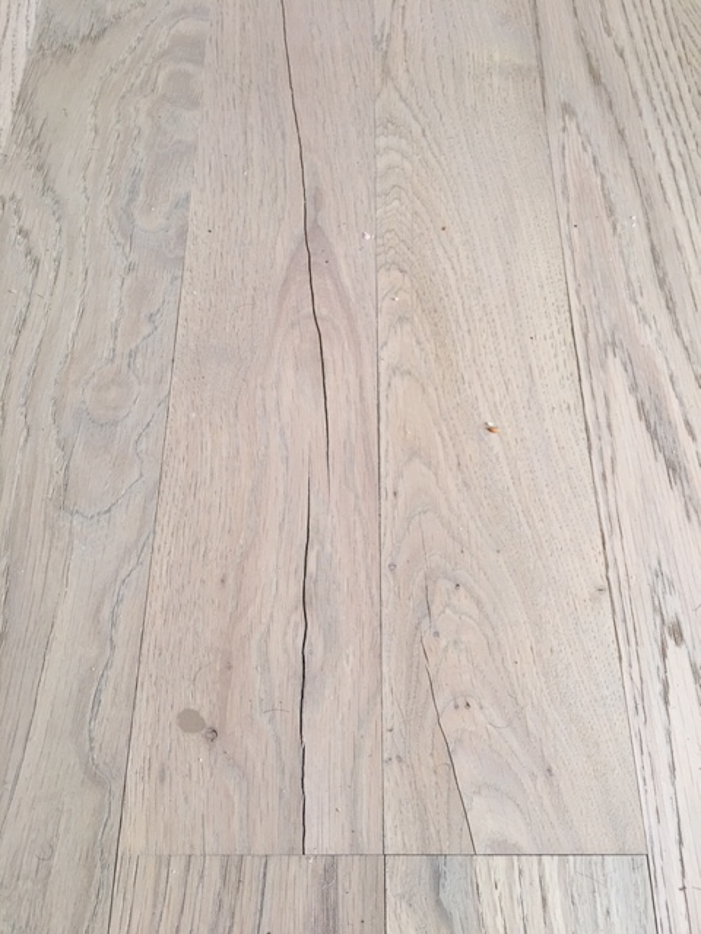 Sprekker i parketten