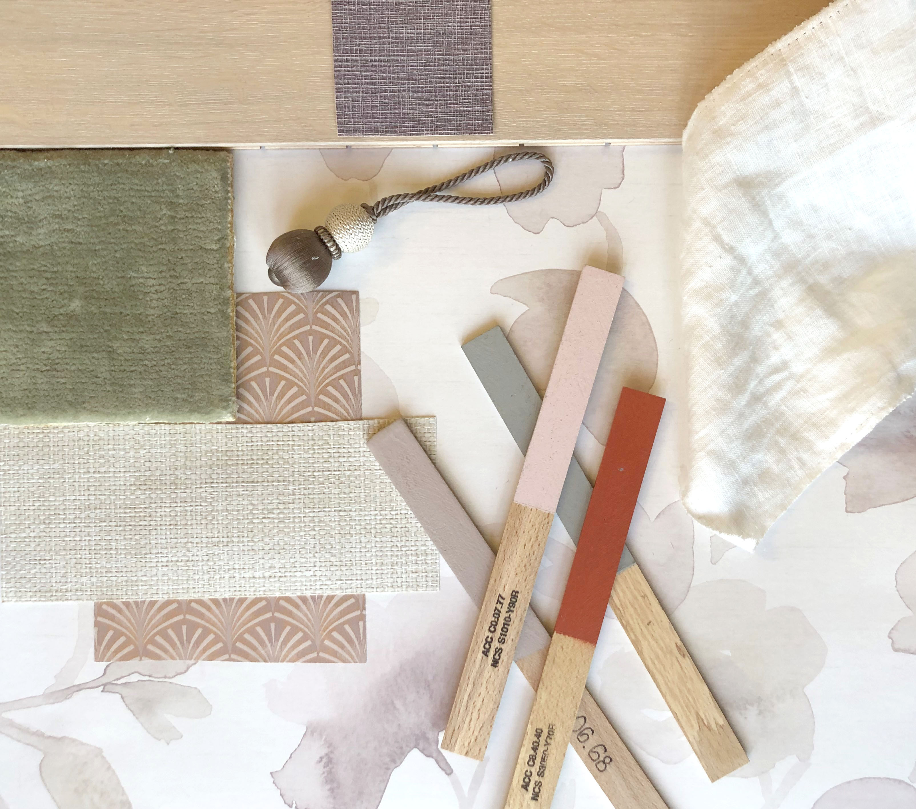  I et lyst og rolig tema passer det fint med lette tekstiler, myke tepper og lyst treverk. 