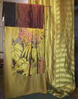 Skinnende tekstiler - med store blomsterinnslag. En blandingskvalitet av lin, bomull, silke og akryl. (Intag)