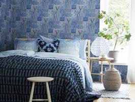 Blått er en veldig fin farge på soverommet.
Tapet fra kolleksjonen Everyday Life, Borge.
