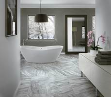 <b>MARMOR:</b> Marmor er et tidløst materiale som oser av eksklusivitet. Med keramiske marmorfliser får du et lettstelt gulv. 