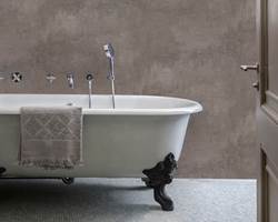 BETONG: Mange ønsker betonglook i hjemmet for tiden. Med våtromstapet kan du få den røffe stilen inn på badet.