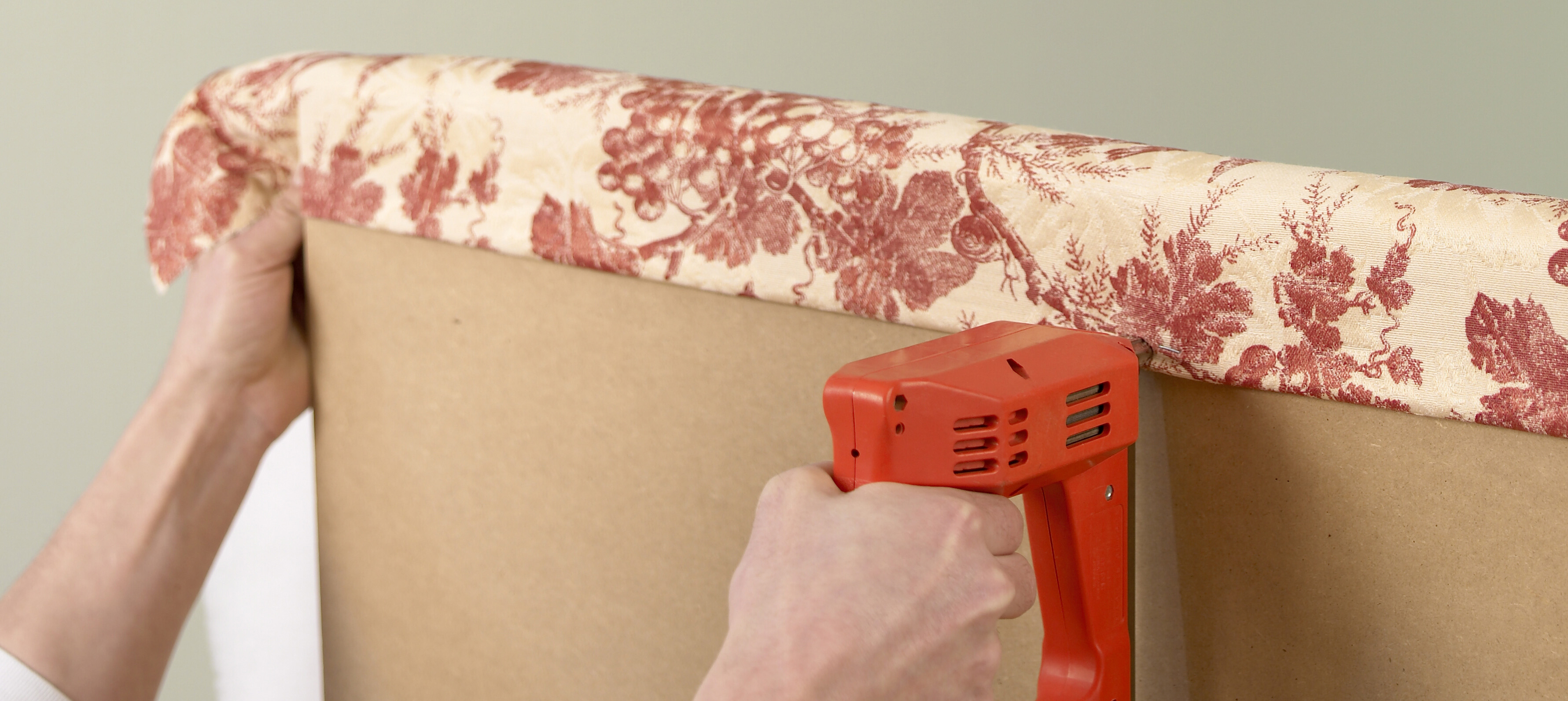 Slik lager du et hodegjerde av tekstil