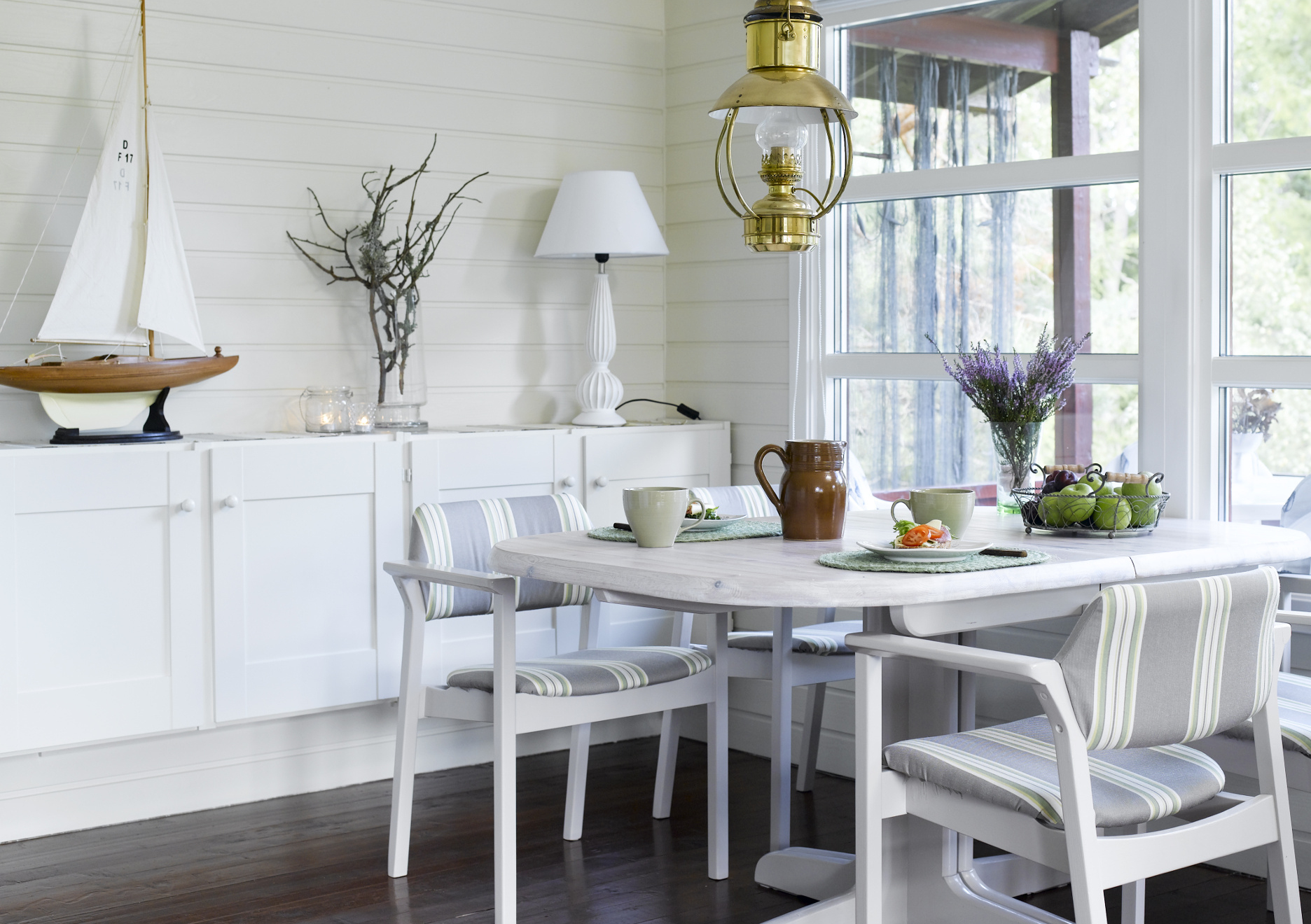 Hytta ble ny med farger fra naturen