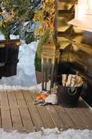 Måker og koster du unna snøen fra terrassegulvet, bør det være mulig å undersøke om terrassegulvet trenger vedlikehold.