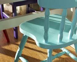 <b>HELE:</b> En ensfarget stol kan være et fint innslag i interiøret. Mal den i en fresh farge, som denne fra Flügger. (Foto: Frode Larsen/ifi.no)