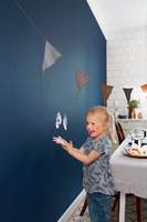 <b>PRAKTISK:</b> Et praktisk innrettet hjem med rengjøringsvennlige flater, gjør familielivet enklere. Med en maling som løfter den flotte veggfargen, må du ikke kompromisse med vaskbarhet og slitasjemotstand.