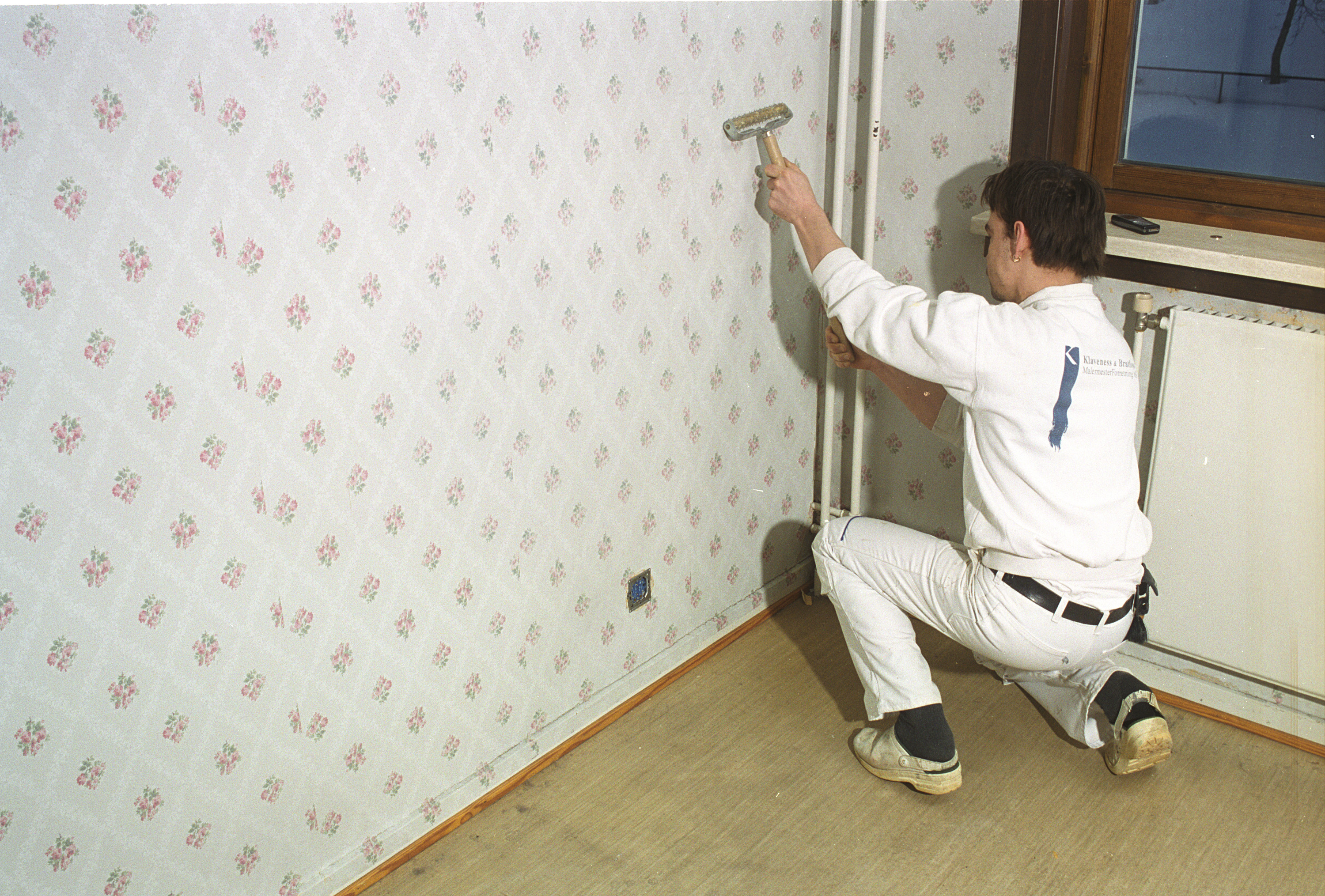 Ned med tapetet!