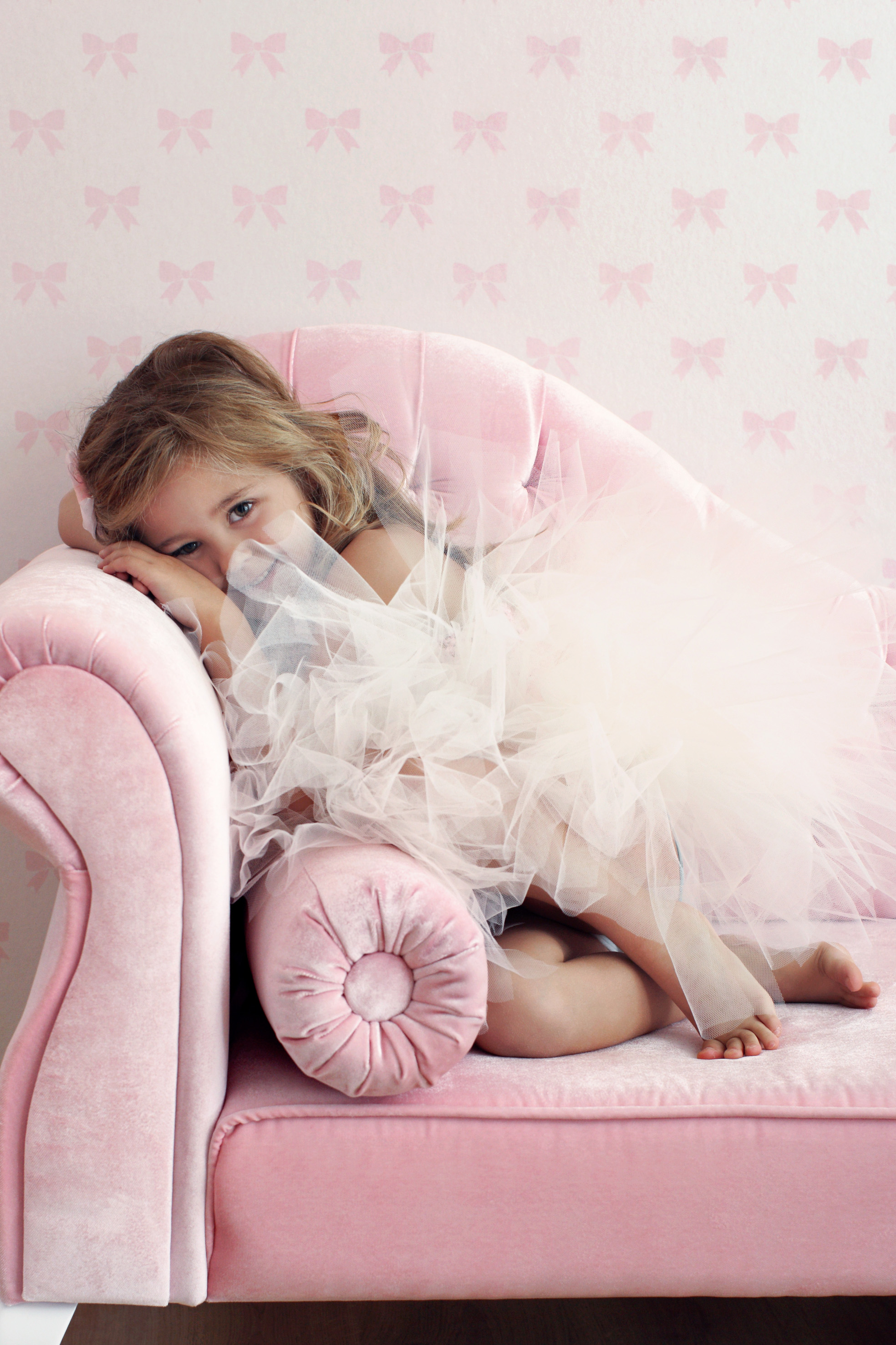 Rosa er mange småjenters favoritt, fordi den er «fin». Tapetet Upstairs Downstairs kommer fra Storeys.