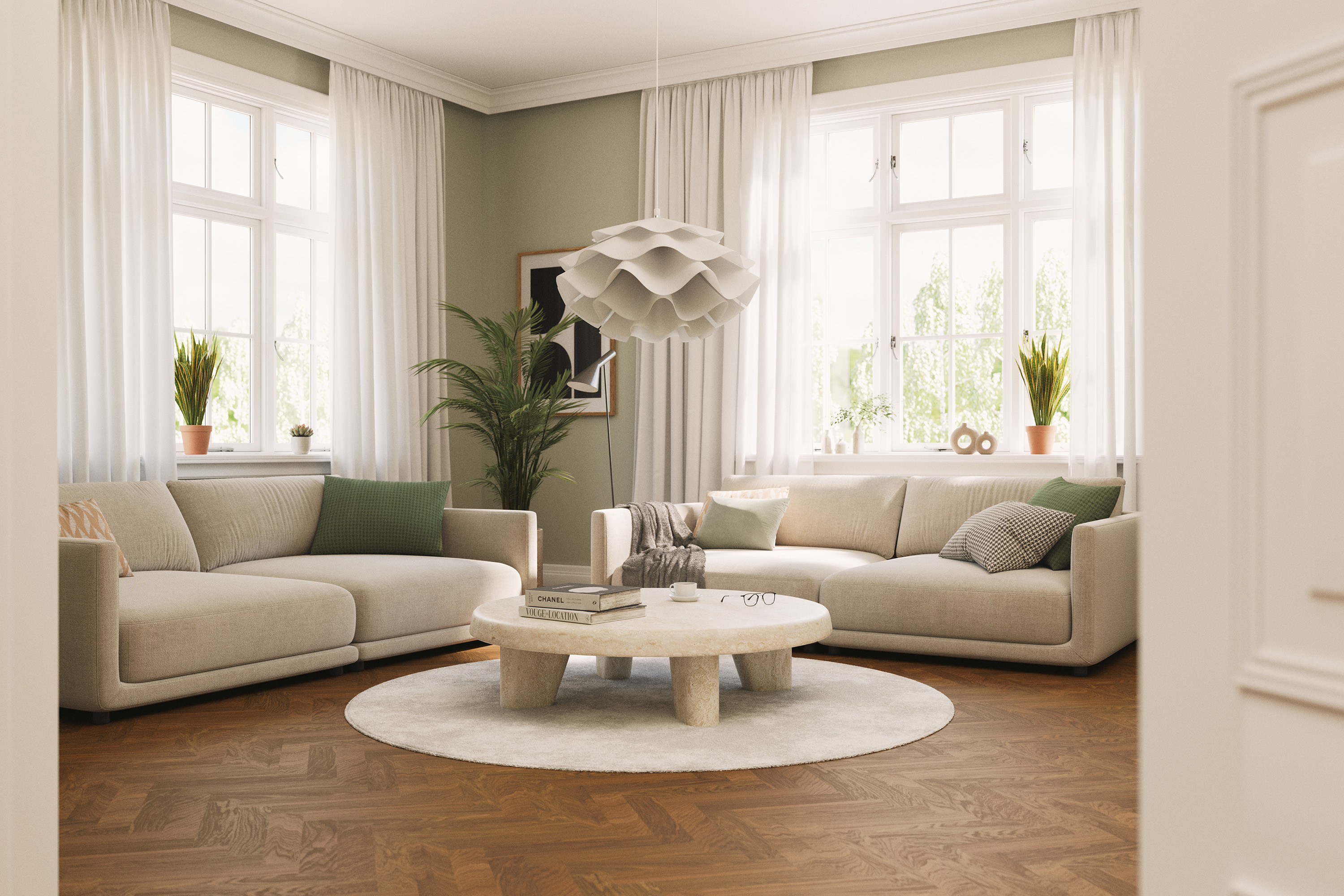 Hjørne i stue med vinduer på to vegger, møblert med to beige sofaer, brunt tregulv med fiskebensmønster