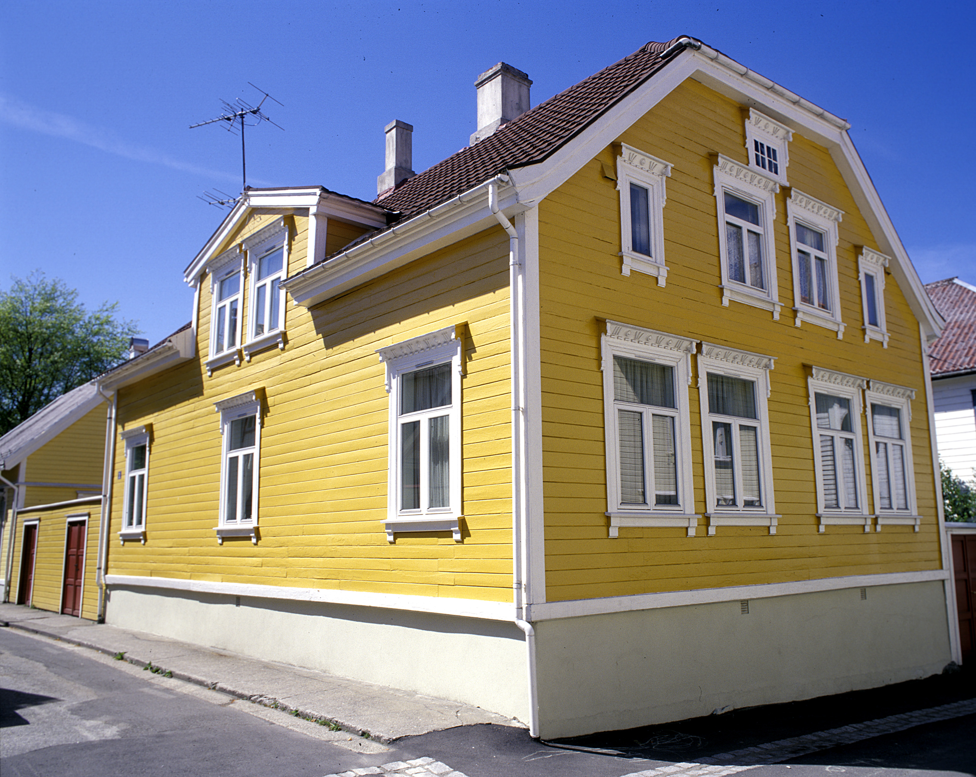 På tide å male utendørs?