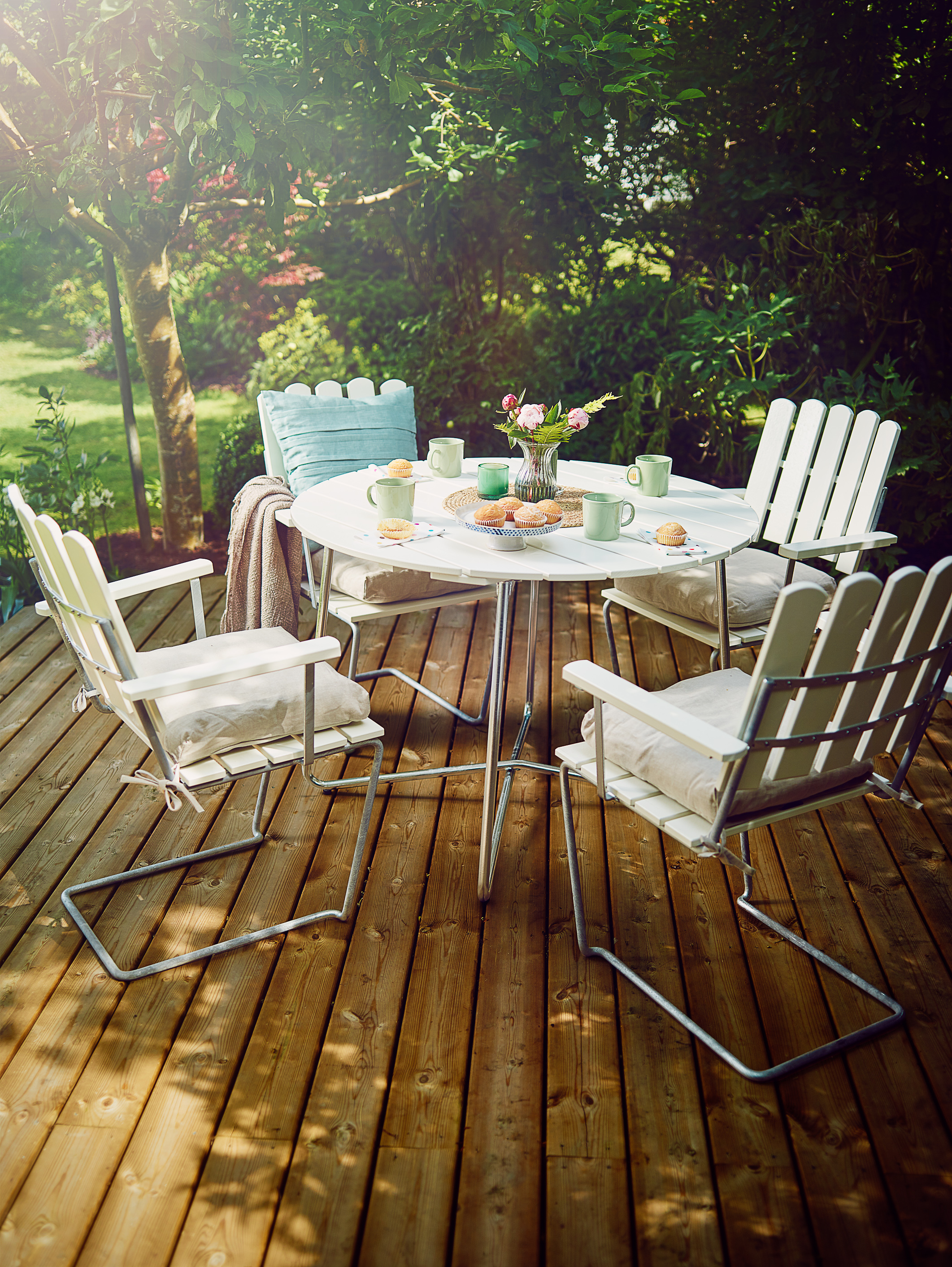 terrasse rundt bord stoler