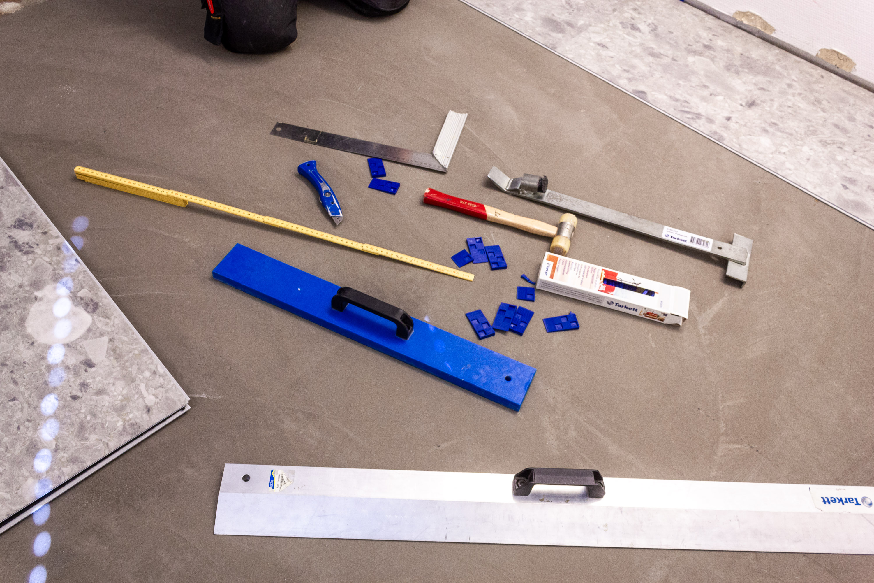 Utstyr til legging av teppeflis og klikkvinyl