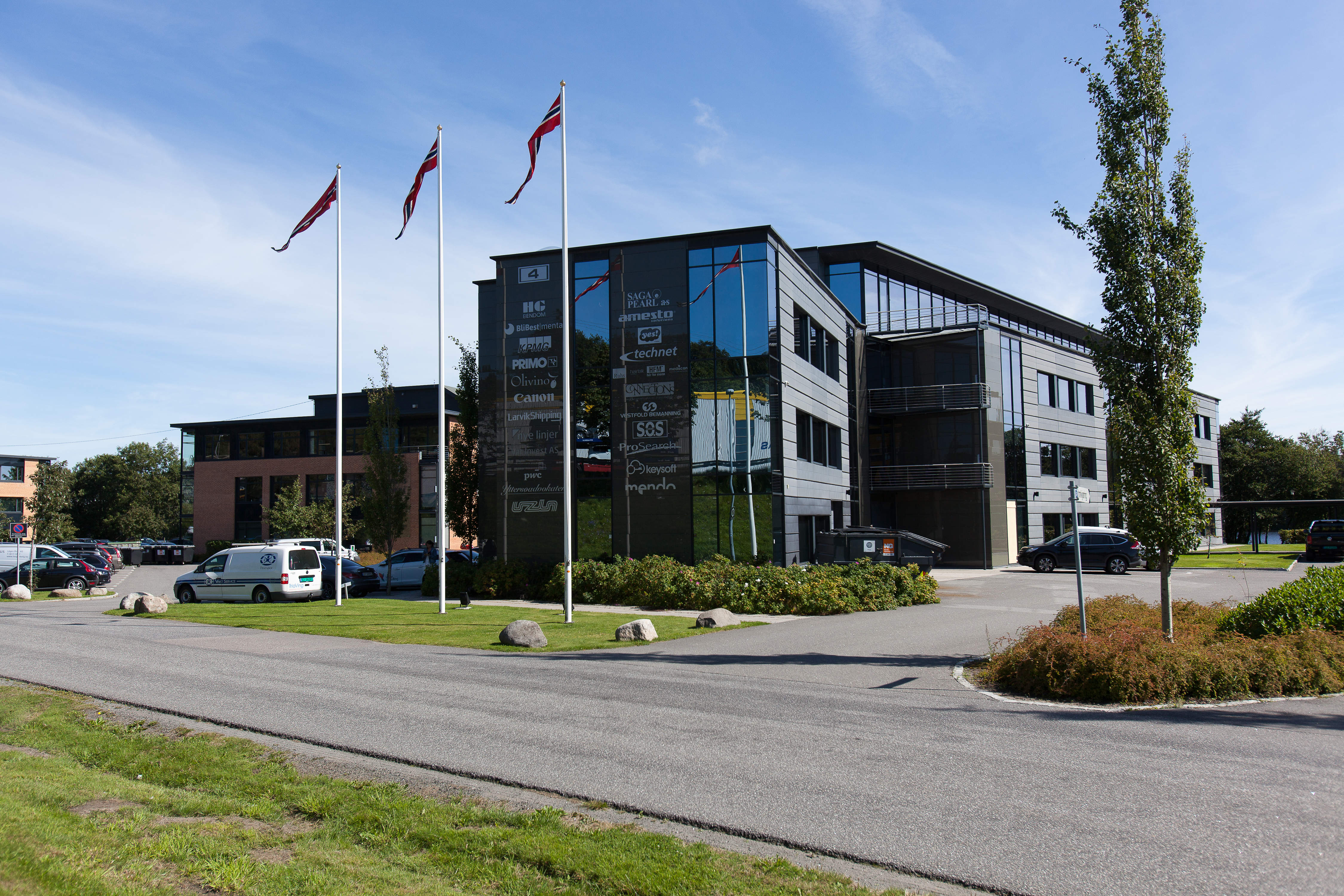 I sommer flyttet Uzin Utz Group Norge inn i nye, fine lokaler i et ekspansivt næringslivområde ved Numedalslågen i Larvik.