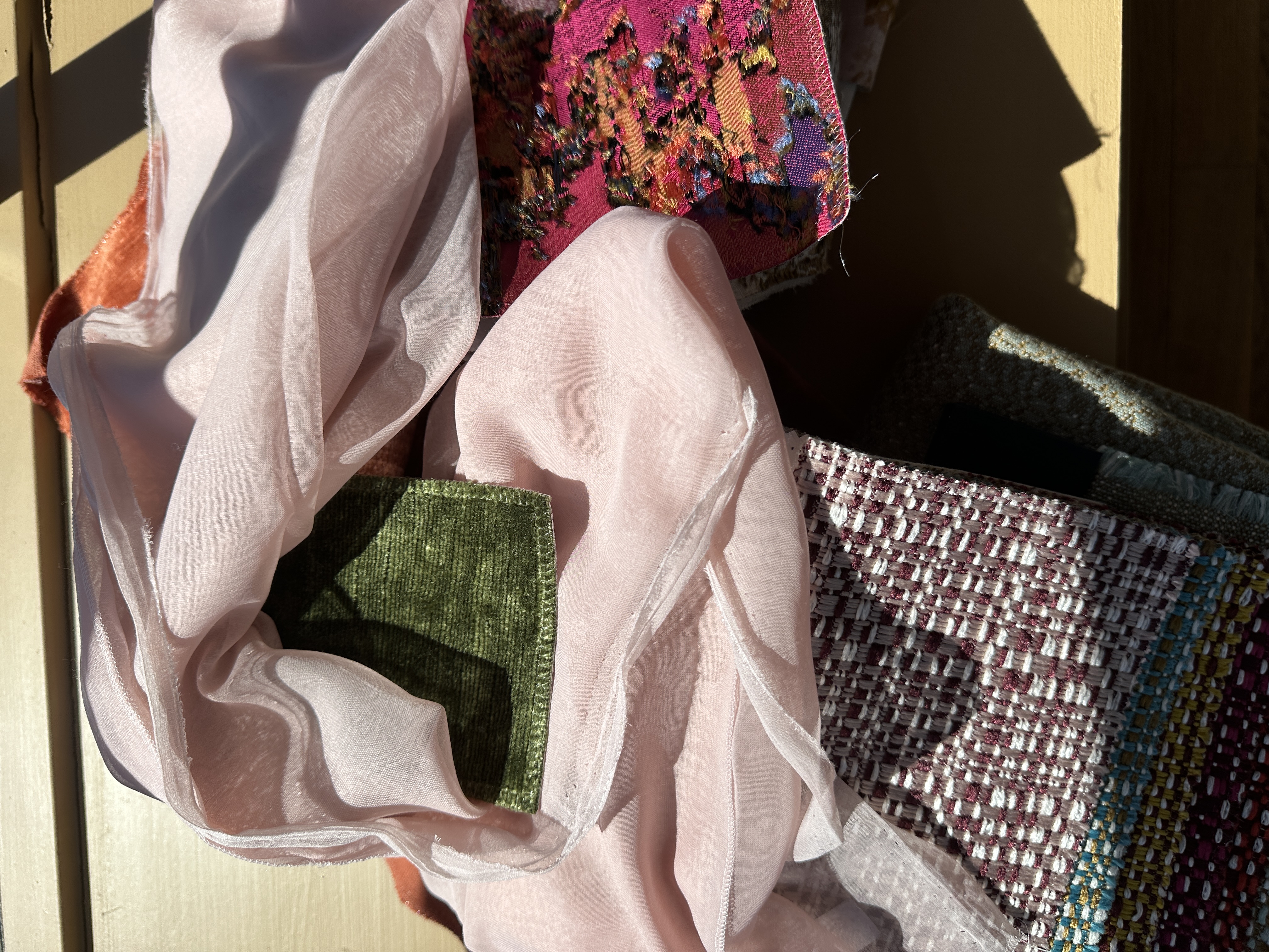 rosa tykke tynne tekstiler