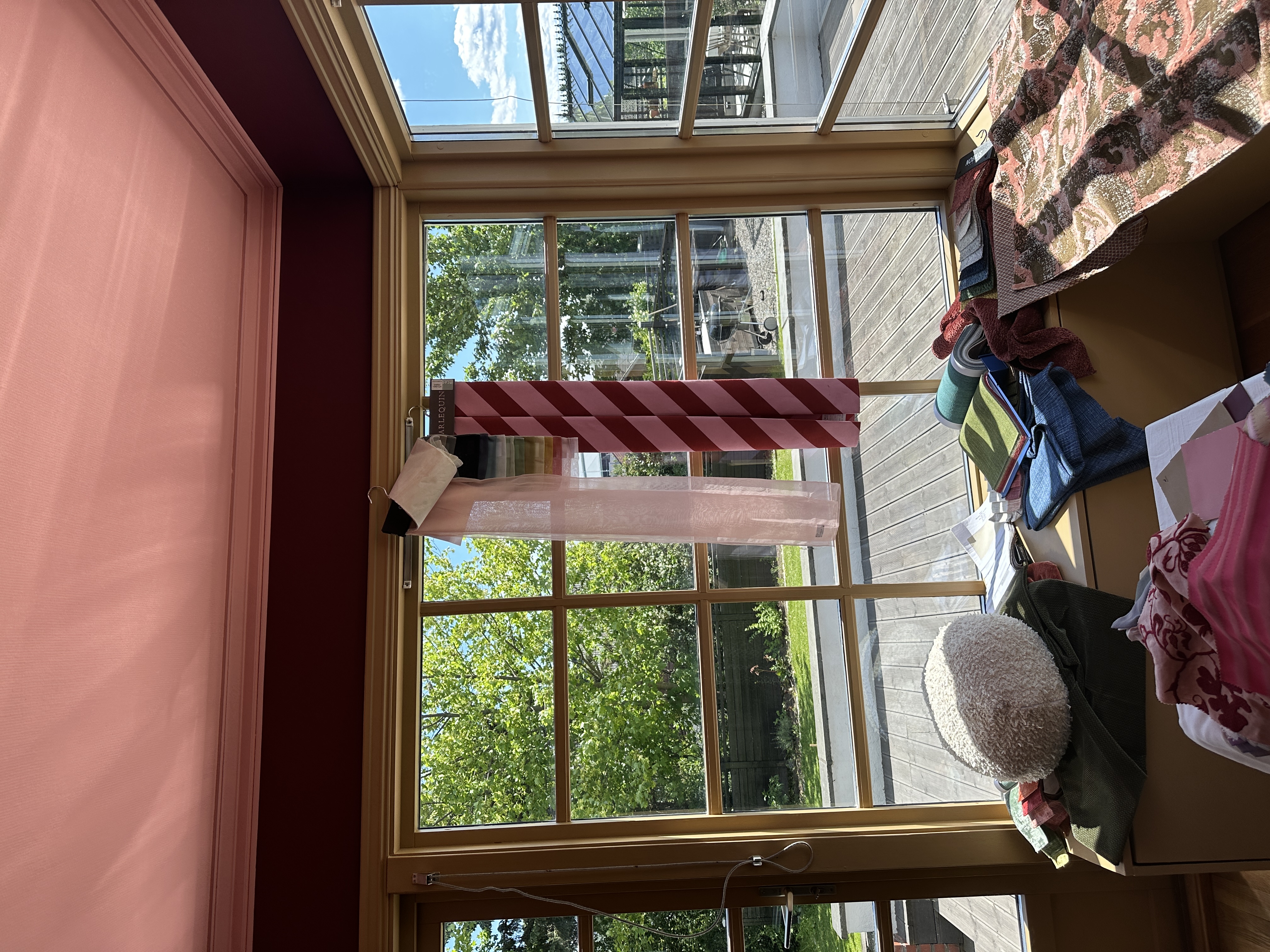 vindu stoffer striper stue 