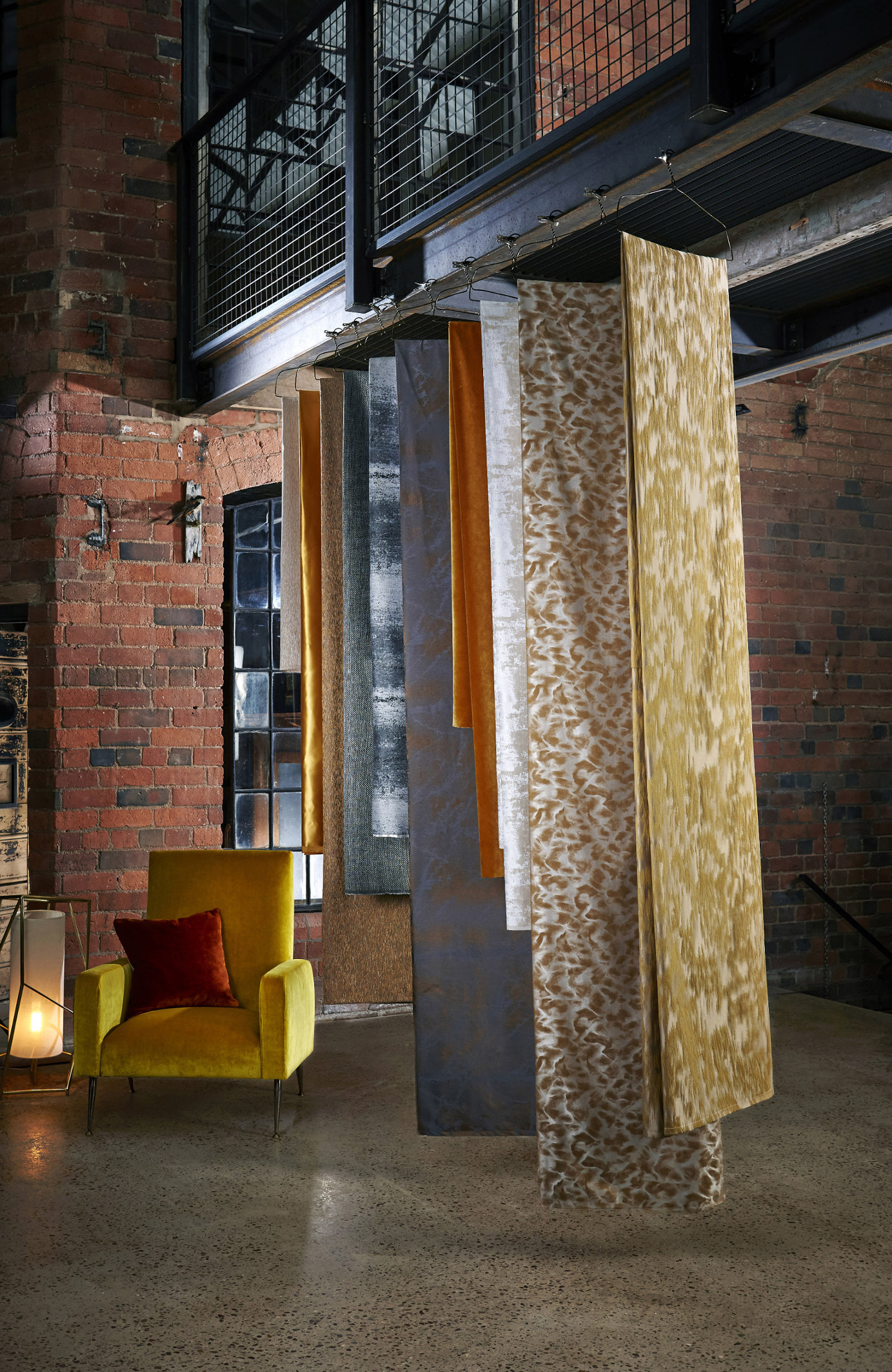 VARIERT: Flere farger, flere tekstiler og mer variasjon vil prege interiøret framover, tror trendpanelet. (Foto: Tapethuset)