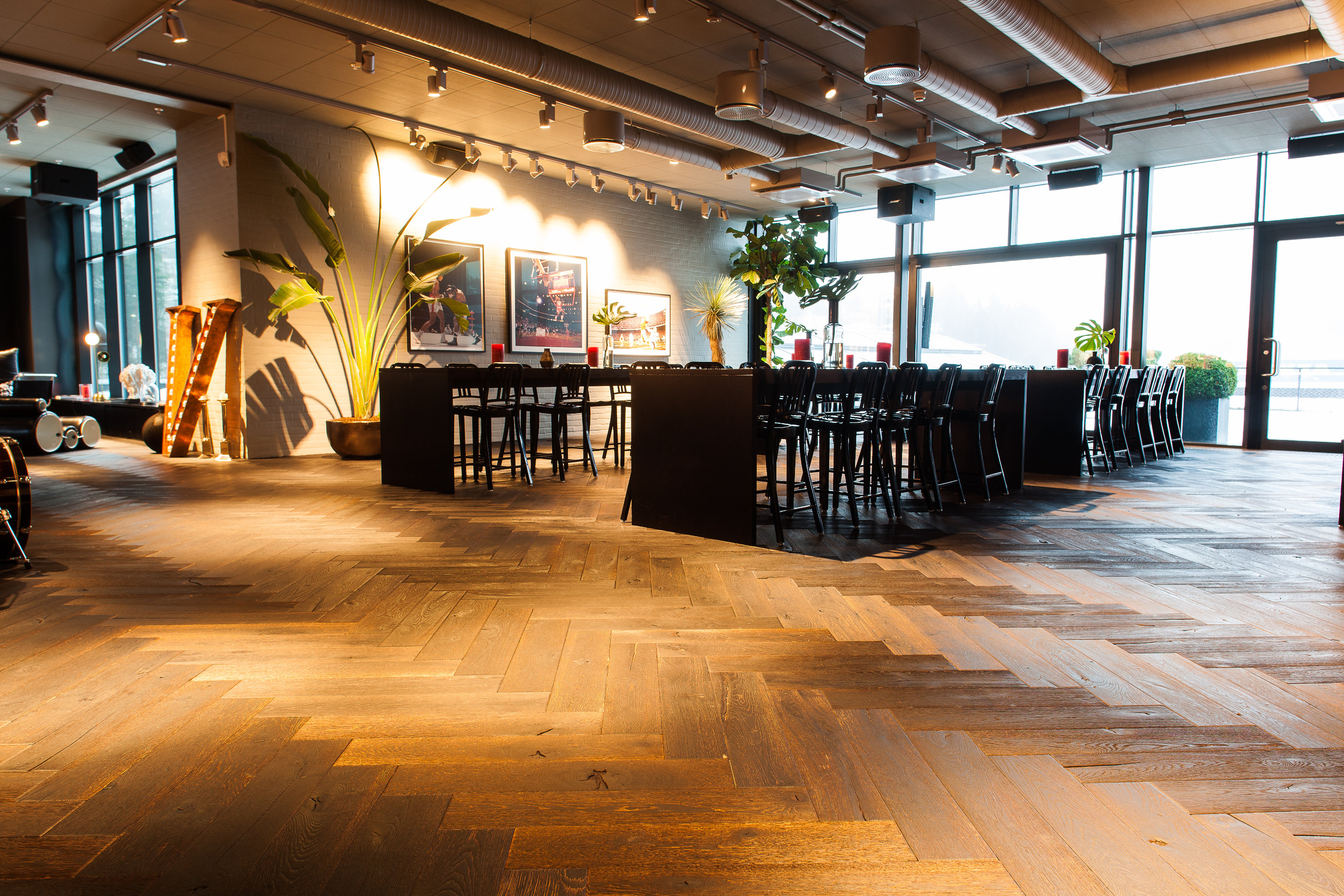 I VEKST: Fra sitt servicekontor i Asker styrer Varner 1.600 butikker og 11.000 ansatte. Selskapet vokser med 100 nye butikker hvert år. Toppetasjen brukes når begivenheter og gode resultater skal feires.