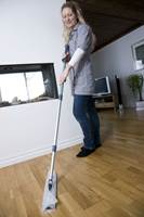 <b>TØRT TIL HVERDAGS:</b> Gulveksperter mener daglig renhold av alle gulv bør bestå av tørrmopping og støvsugung. Må du bruke fuktig rengjøring, følg ekspertenes vaskeråd. 