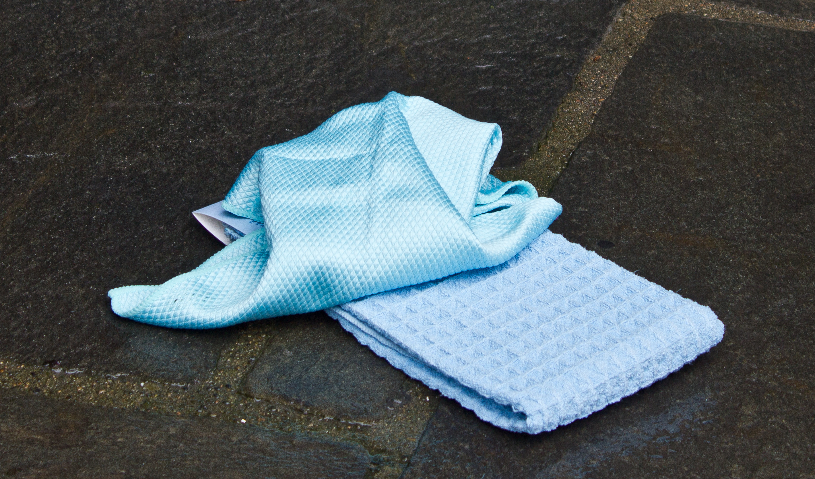 Legg også fram noen gode kluter, til den siste finishen på dører og vinduer.