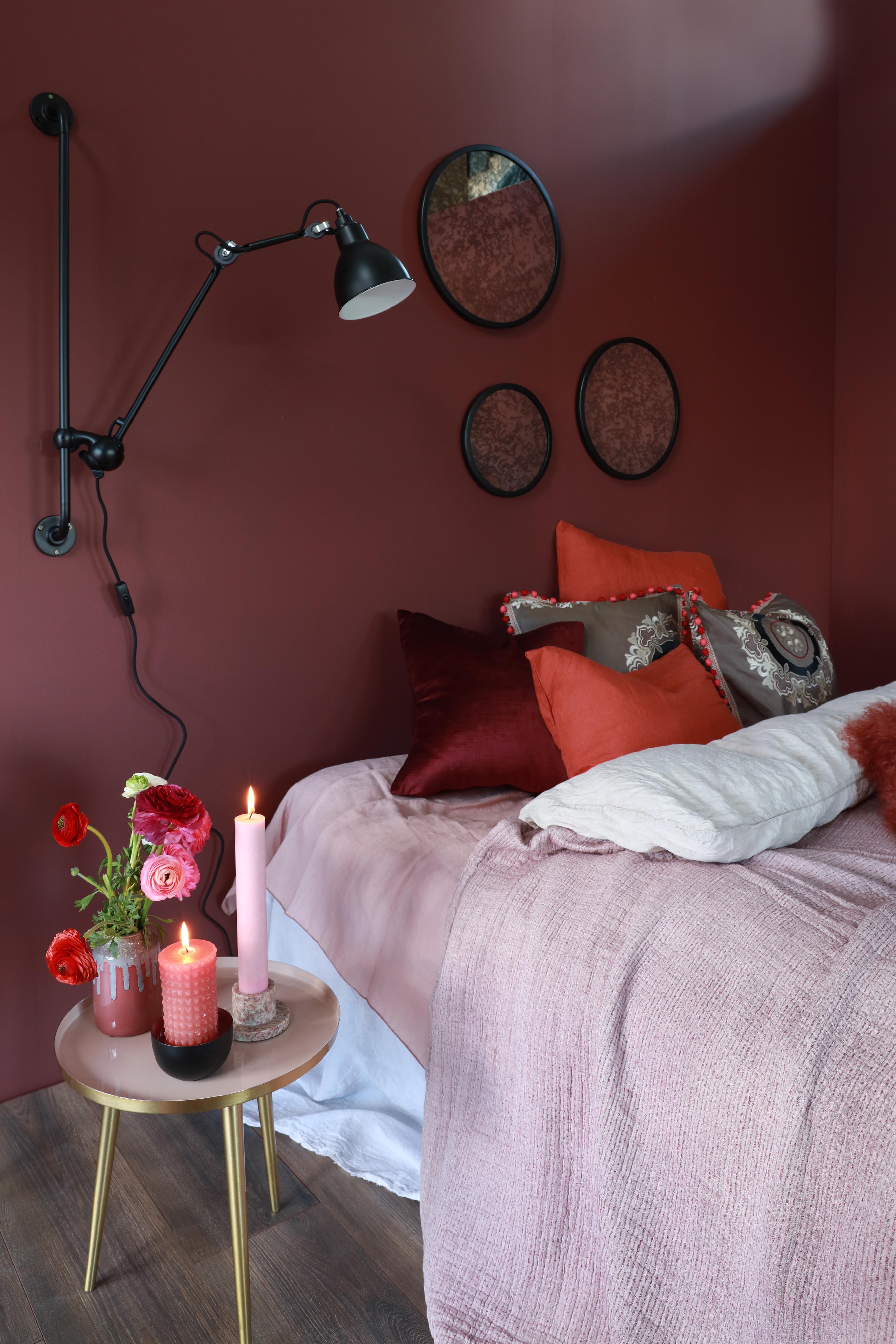 Veggplater på soverommet