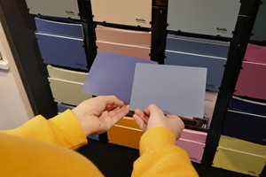 <b>SPAR TID:</b> Ikke bruk tid på å sammenligne farger foran fargebaren. Hvilken farge som er rett, ser du bare i rommet som skal males.