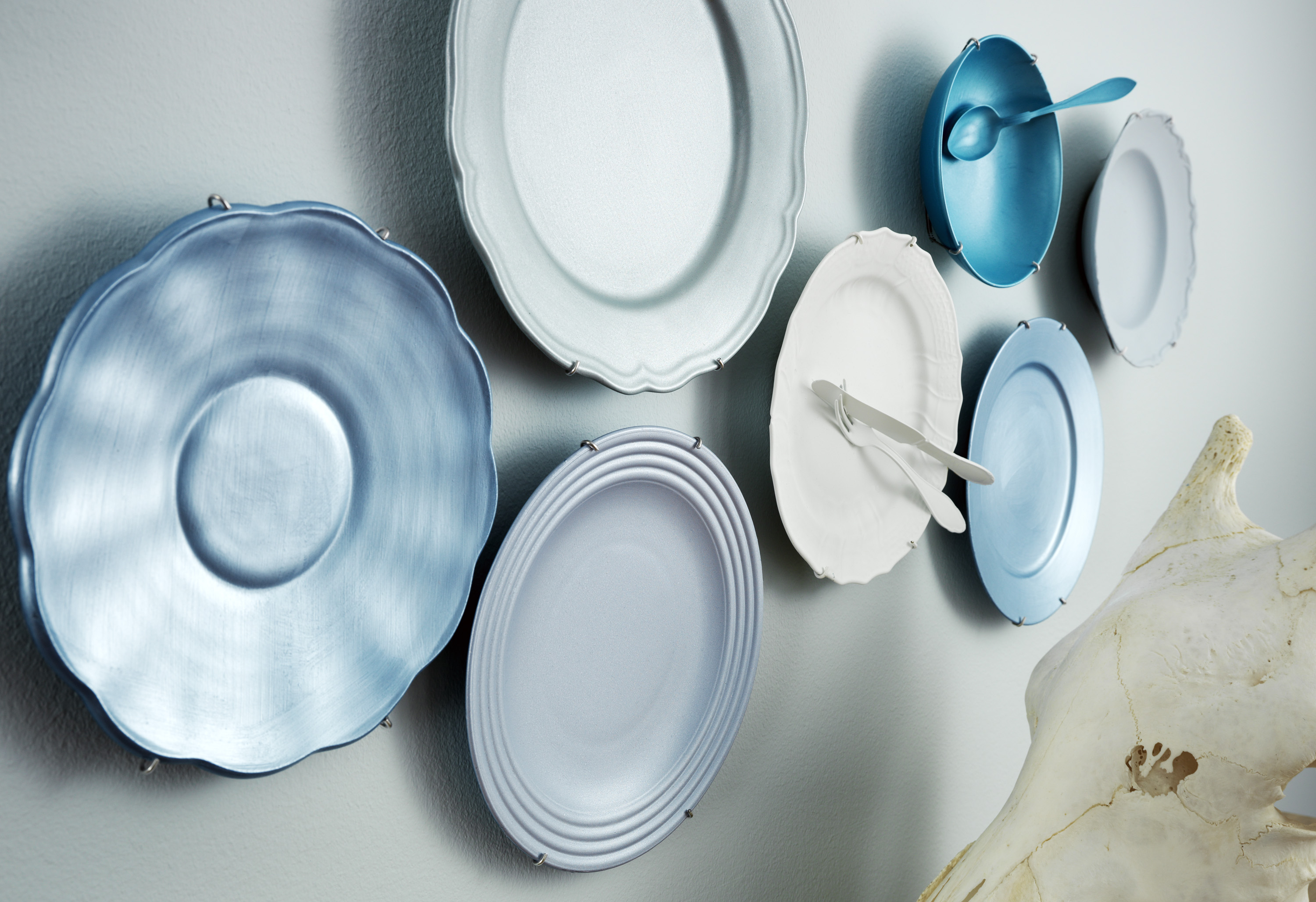 SKIMMER: Malinger med metallisk glans kan fremheve detaljer i interiøret, eller forhøye inntrykket av hele vegger. (Foto: Beckers)