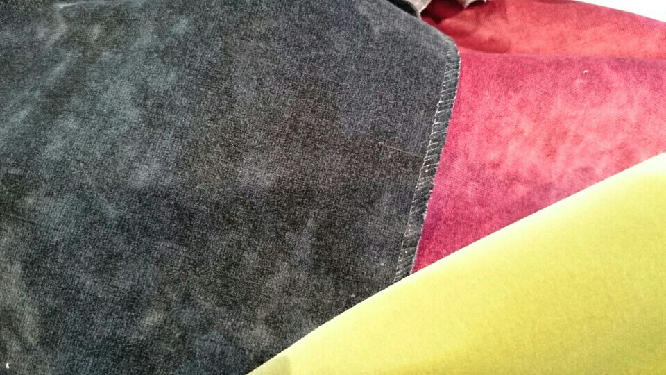 Grått er favoritten for de fleste, men rødtoner er også i vinden. De mest dristige går for gult.