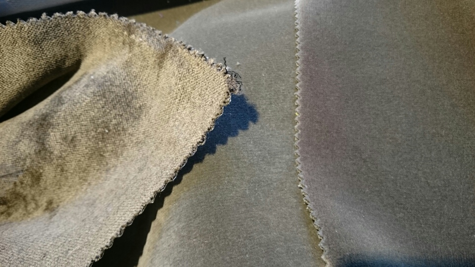 Det selges kilometervis av grå velur i ulike kvaliteter, matte og blanke – overflater med mye eller lite spill.