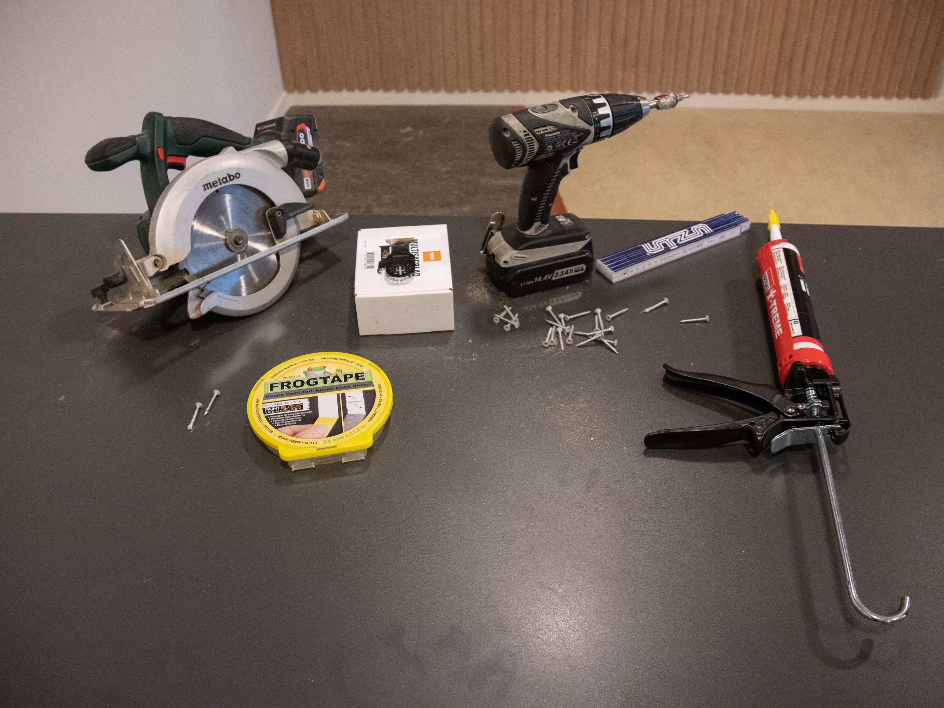 Verktøy til montering av spilepanel